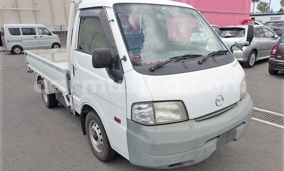 Acheter Occasion Voiture Mazda Bongo Blanc à Beitbridge, Matabeleland South Acheter Occasion Voiture Mazda Bongo Blanc à Beitbridge, Matabeleland South