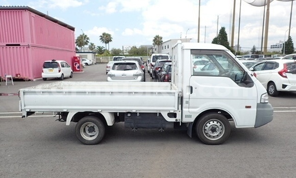 Acheter Occasion Voiture Mazda Bongo Blanc à Beitbridge, Matabeleland South Acheter Occasion Voiture Mazda Bongo Blanc à Beitbridge, Matabeleland South