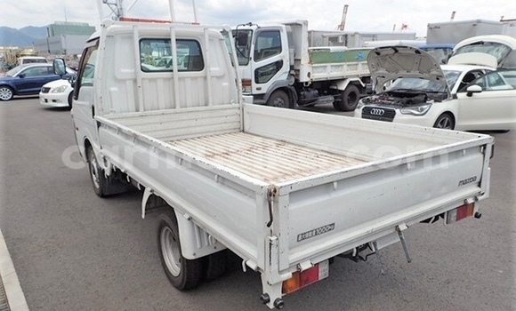 Acheter Occasion Voiture Mazda Bongo Blanc à Beitbridge, Matabeleland South Acheter Occasion Voiture Mazda Bongo Blanc à Beitbridge, Matabeleland South