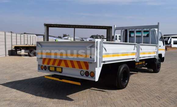 Acheter Occasion Voiture Toyota Dyna Blanc à Beitbridge, Matabeleland South Acheter Occasion Voiture Toyota Dyna Blanc à Beitbridge, Matabeleland South