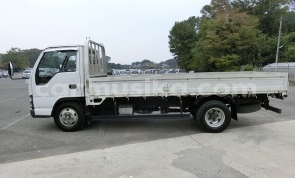 Acheter Occasion Voiture Isuzu 117 Blanc à Beitbridge, Matabeleland South Acheter Occasion Voiture Isuzu 117 Blanc à Beitbridge, Matabeleland South