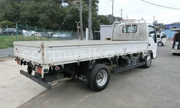 Acheter Occasion Voiture Isuzu 117 Blanc à Beitbridge, Matabeleland South Acheter Occasion Voiture Isuzu 117 Blanc à Beitbridge, Matabeleland South