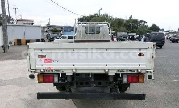 Acheter Occasion Voiture Isuzu 117 Blanc à Beitbridge, Matabeleland South Acheter Occasion Voiture Isuzu 117 Blanc à Beitbridge, Matabeleland South