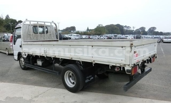 Acheter Occasion Voiture Isuzu 117 Blanc à Beitbridge, Matabeleland South Acheter Occasion Voiture Isuzu 117 Blanc à Beitbridge, Matabeleland South