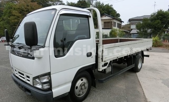 Acheter Occasion Voiture Isuzu 117 Blanc à Beitbridge, Matabeleland South Acheter Occasion Voiture Isuzu 117 Blanc à Beitbridge, Matabeleland South