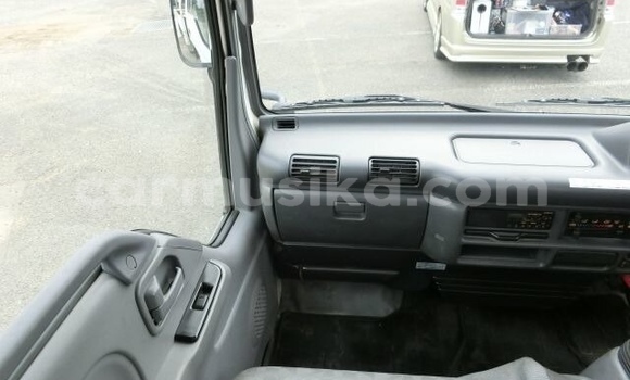 Acheter Occasion Voiture Isuzu 117 Blanc à Beitbridge, Matabeleland South Acheter Occasion Voiture Isuzu 117 Blanc à Beitbridge, Matabeleland South