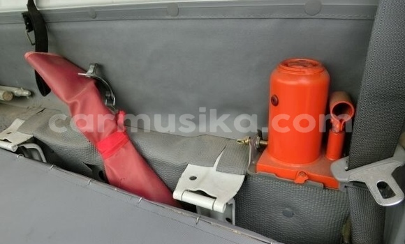 Acheter Occasion Voiture Isuzu 117 Blanc à Beitbridge, Matabeleland South Acheter Occasion Voiture Isuzu 117 Blanc à Beitbridge, Matabeleland South