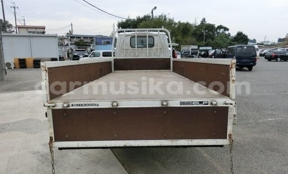 Acheter Occasion Voiture Isuzu 117 Blanc à Beitbridge, Matabeleland South Acheter Occasion Voiture Isuzu 117 Blanc à Beitbridge, Matabeleland South