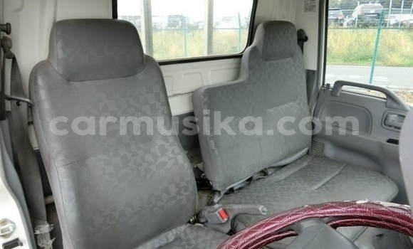 Acheter Occasion Voiture Isuzu 117 Blanc à Beitbridge, Matabeleland South Acheter Occasion Voiture Isuzu 117 Blanc à Beitbridge, Matabeleland South