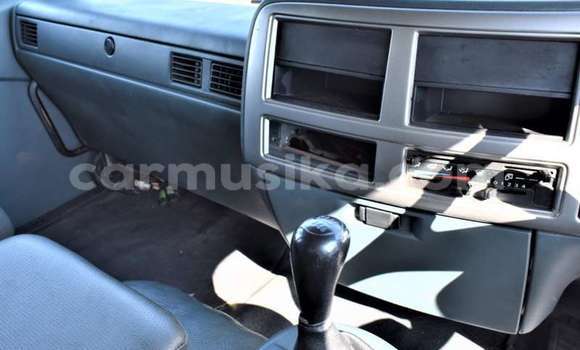 Acheter Occasion Voiture Nissan Urvan Blanc à Beitbridge, Matabeleland South Acheter Occasion Voiture Nissan Urvan Blanc à Beitbridge, Matabeleland South