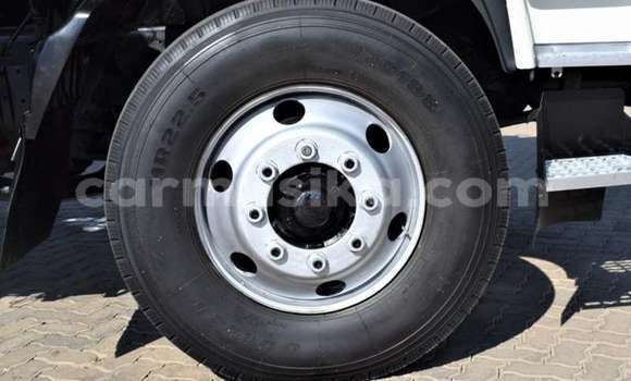 Acheter Occasion Voiture Nissan Urvan Blanc à Beitbridge, Matabeleland South Acheter Occasion Voiture Nissan Urvan Blanc à Beitbridge, Matabeleland South