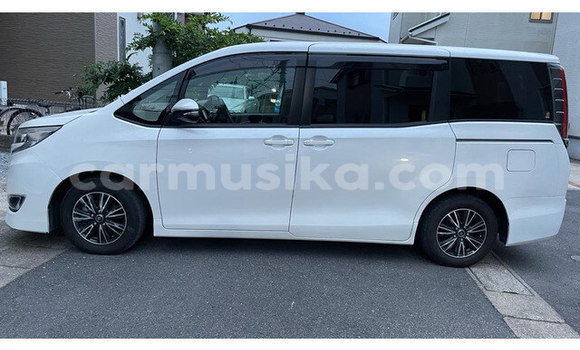 Buy Used Toyota Noah White Car in Beitbridge in Matabeleland South