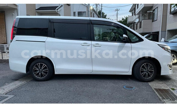 Buy Used Toyota Noah White Car in Beitbridge in Matabeleland South Buy Used Toyota Noah White Car in Beitbridge in Matabeleland South