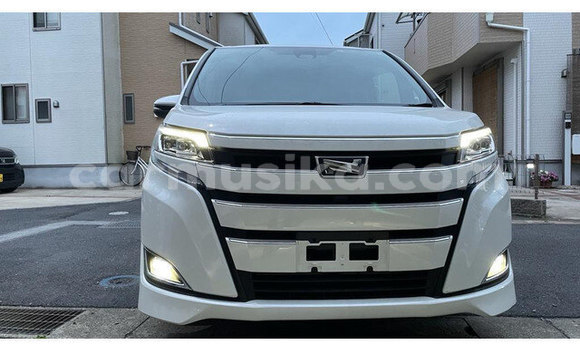 Buy Used Toyota Noah White Car in Beitbridge in Matabeleland South Buy Used Toyota Noah White Car in Beitbridge in Matabeleland South