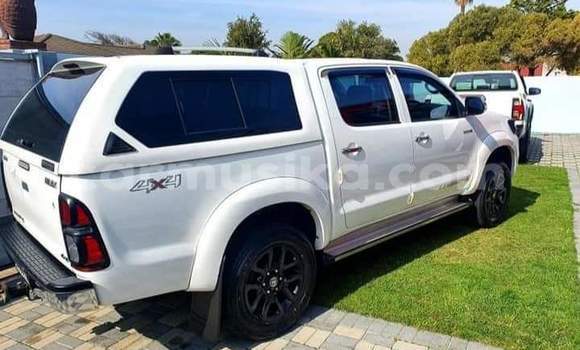 Tenga Tsaru Toyota Hilux Chena Mota in Beitbridge in Matabeleland South Tenga Tsaru Toyota Hilux Chena Mota in Beitbridge in Matabeleland South