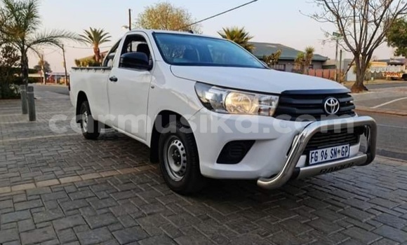 Buy Used Toyota Hilux White Car in Beitbridge in Matabeleland South Buy Used Toyota Hilux White Car in Beitbridge in Matabeleland South