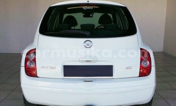 Acheter Occasion Voiture Nissan March Blanc à Beitbridge, Matabeleland South Acheter Occasion Voiture Nissan March Blanc à Beitbridge, Matabeleland South