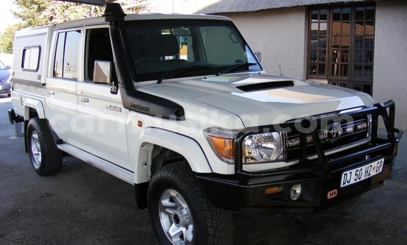 Nunua Ilio tumika Toyota Land Cruiser Nyeupe Gari ndani ya Beitbridge nchini Matabeleland Kusini