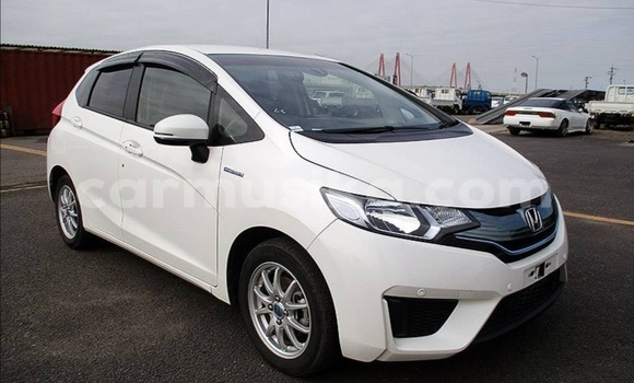 Buy Used Honda Fit White Car in Beitbridge in Matabeleland South Buy Used Honda Fit White Car in Beitbridge in Matabeleland South