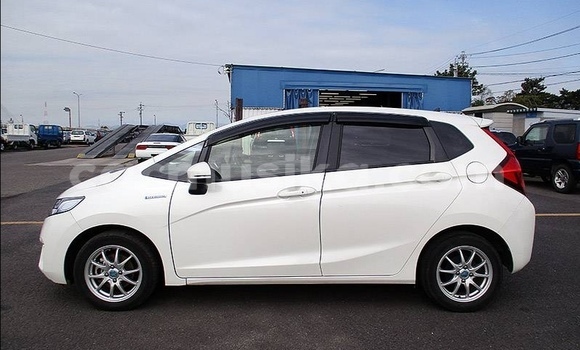 Nunua Ilio tumika Honda Fit Nyeupe Gari ndani ya Beitbridge nchini Matabeleland Kusini Nunua Ilio tumika Honda Fit Nyeupe Gari ndani ya Beitbridge nchini Matabeleland Kusini