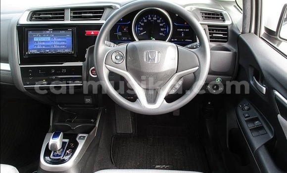 Nunua Ilio tumika Honda Fit Nyeupe Gari ndani ya Beitbridge nchini Matabeleland Kusini Nunua Ilio tumika Honda Fit Nyeupe Gari ndani ya Beitbridge nchini Matabeleland Kusini