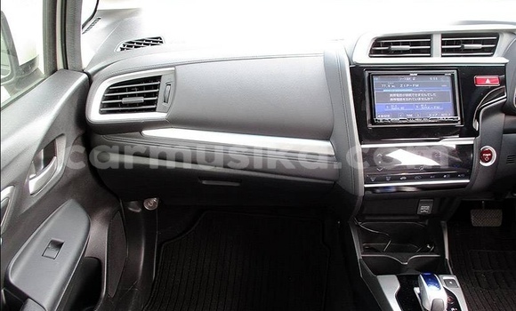 Nunua Ilio tumika Honda Fit Nyeupe Gari ndani ya Beitbridge nchini Matabeleland Kusini Nunua Ilio tumika Honda Fit Nyeupe Gari ndani ya Beitbridge nchini Matabeleland Kusini