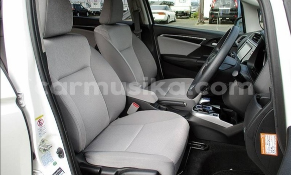 Nunua Ilio tumika Honda Fit Nyeupe Gari ndani ya Beitbridge nchini Matabeleland Kusini Nunua Ilio tumika Honda Fit Nyeupe Gari ndani ya Beitbridge nchini Matabeleland Kusini