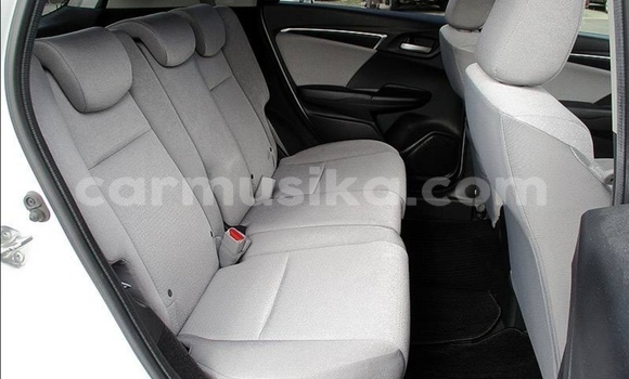 Nunua Ilio tumika Honda Fit Nyeupe Gari ndani ya Beitbridge nchini Matabeleland Kusini Nunua Ilio tumika Honda Fit Nyeupe Gari ndani ya Beitbridge nchini Matabeleland Kusini