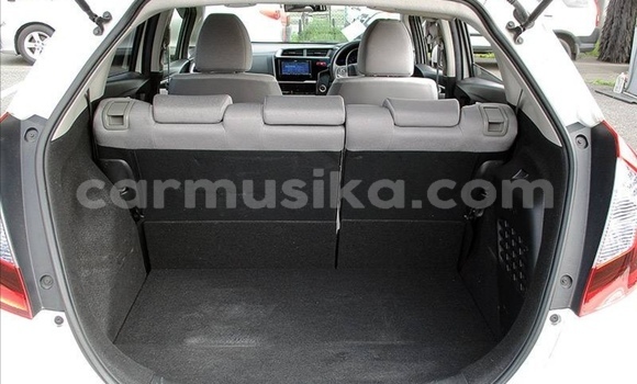 Nunua Ilio tumika Honda Fit Nyeupe Gari ndani ya Beitbridge nchini Matabeleland Kusini Nunua Ilio tumika Honda Fit Nyeupe Gari ndani ya Beitbridge nchini Matabeleland Kusini