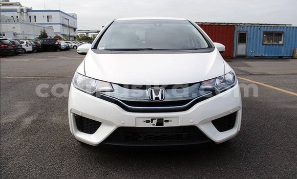 Nunua Ilio tumika Honda Fit Nyeupe Gari ndani ya Beitbridge nchini Matabeleland Kusini Nunua Ilio tumika Honda Fit Nyeupe Gari ndani ya Beitbridge nchini Matabeleland Kusini