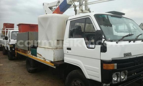 Buy Used Toyota Dyna White Car in Beitbridge in Matabeleland South