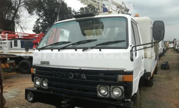 Tenga Tsaru Toyota Dyna Chena Mota in Beitbridge in Matabeleland South Tenga Tsaru Toyota Dyna Chena Mota in Beitbridge in Matabeleland South