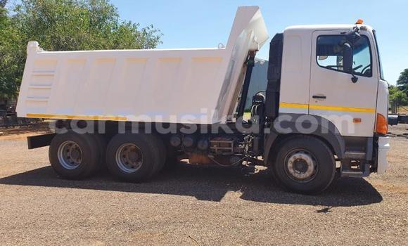 Buy Used Toyota Dyna White Car in Beitbridge in Matabeleland South