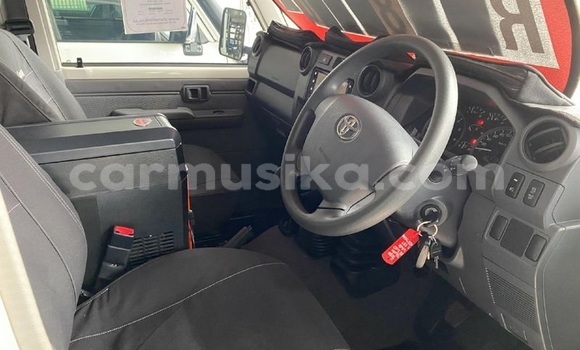 Acheter Occasion Voiture Toyota Land Cruiser Blanc à Beitbridge, Matabeleland South Acheter Occasion Voiture Toyota Land Cruiser Blanc à Beitbridge, Matabeleland South