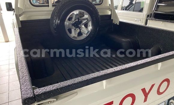 Acheter Occasion Voiture Toyota Land Cruiser Blanc à Beitbridge, Matabeleland South Acheter Occasion Voiture Toyota Land Cruiser Blanc à Beitbridge, Matabeleland South