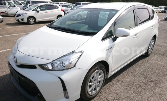 Acheter Occasion Voiture Toyota Prius Alpha Blanc à Beitbridge, Matabeleland South