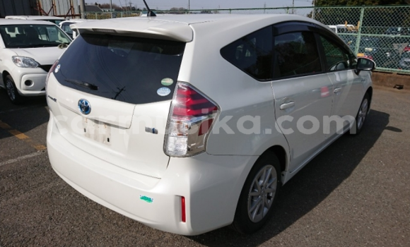Acheter Occasion Voiture Toyota Prius Alpha Blanc à Beitbridge, Matabeleland South Acheter Occasion Voiture Toyota Prius Alpha Blanc à Beitbridge, Matabeleland South