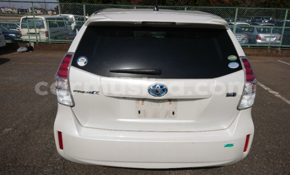 Acheter Occasion Voiture Toyota Prius Alpha Blanc à Beitbridge, Matabeleland South Acheter Occasion Voiture Toyota Prius Alpha Blanc à Beitbridge, Matabeleland South