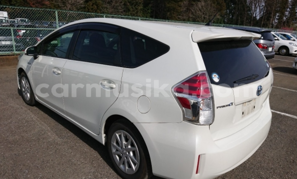 Acheter Occasion Voiture Toyota Prius Alpha Blanc à Beitbridge, Matabeleland South Acheter Occasion Voiture Toyota Prius Alpha Blanc à Beitbridge, Matabeleland South
