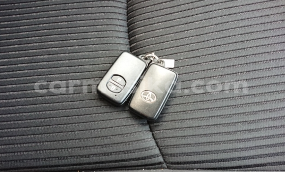 Acheter Occasion Voiture Toyota Prius Alpha Blanc à Beitbridge, Matabeleland South Acheter Occasion Voiture Toyota Prius Alpha Blanc à Beitbridge, Matabeleland South