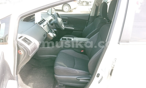 Acheter Occasion Voiture Toyota Prius Alpha Blanc à Beitbridge, Matabeleland South Acheter Occasion Voiture Toyota Prius Alpha Blanc à Beitbridge, Matabeleland South