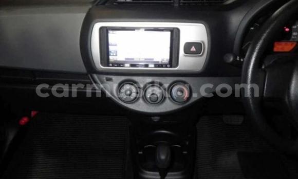 Acheter Occasion Voiture Toyota Vitz Gris à Beitbridge, Matabeleland South Acheter Occasion Voiture Toyota Vitz Gris à Beitbridge, Matabeleland South