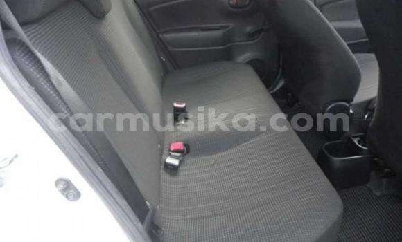 Acheter Occasion Voiture Toyota Vitz Gris à Beitbridge, Matabeleland South Acheter Occasion Voiture Toyota Vitz Gris à Beitbridge, Matabeleland South