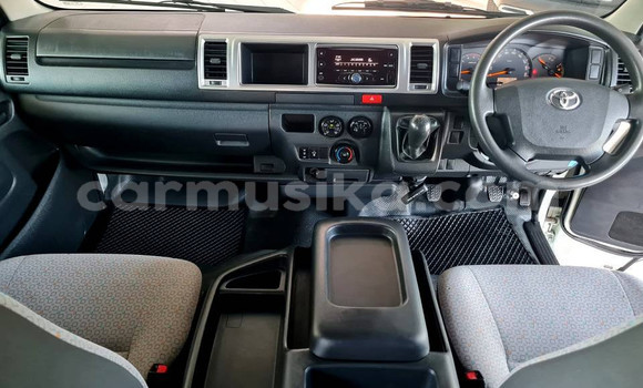 Nunua Ilio tumika Toyota Hiace Nyeupe Gari ndani ya Beitbridge nchini Matabeleland Kusini Nunua Ilio tumika Toyota Hiace Nyeupe Gari ndani ya Beitbridge nchini Matabeleland Kusini