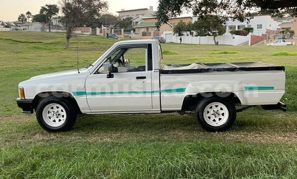 Acheter Occasion Voiture Toyota Hilux Beige à Beitbridge, Matabeleland South Acheter Occasion Voiture Toyota Hilux Beige à Beitbridge, Matabeleland South