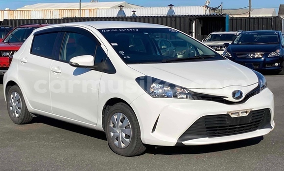 Nunua Ilio tumika Toyota Vitz Nyeupe Gari ndani ya Beitbridge nchini Matabeleland Kusini