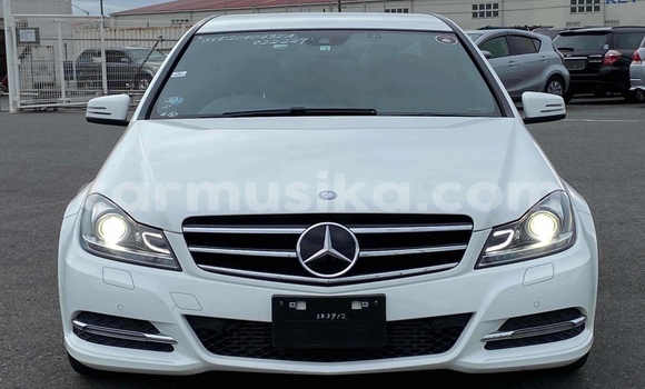 Acheter Import Voiture Mercedes-Benz C180 coupe Blanc à Harare, Harare