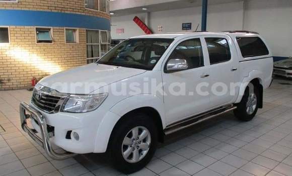 Nunua Ilio tumika Toyota Hilux Nyeupe Gari ndani ya Beitbridge nchini Matabeleland Kusini