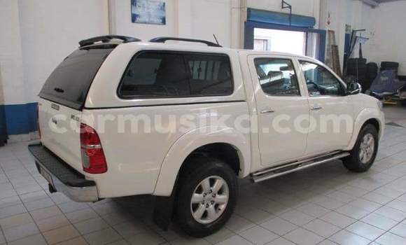 Tenga Tsaru Toyota Hilux Chena Mota in Beitbridge in Matabeleland South Tenga Tsaru Toyota Hilux Chena Mota in Beitbridge in Matabeleland South