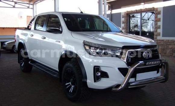 Buy Used Toyota Hilux White Car in Beitbridge in Matabeleland South